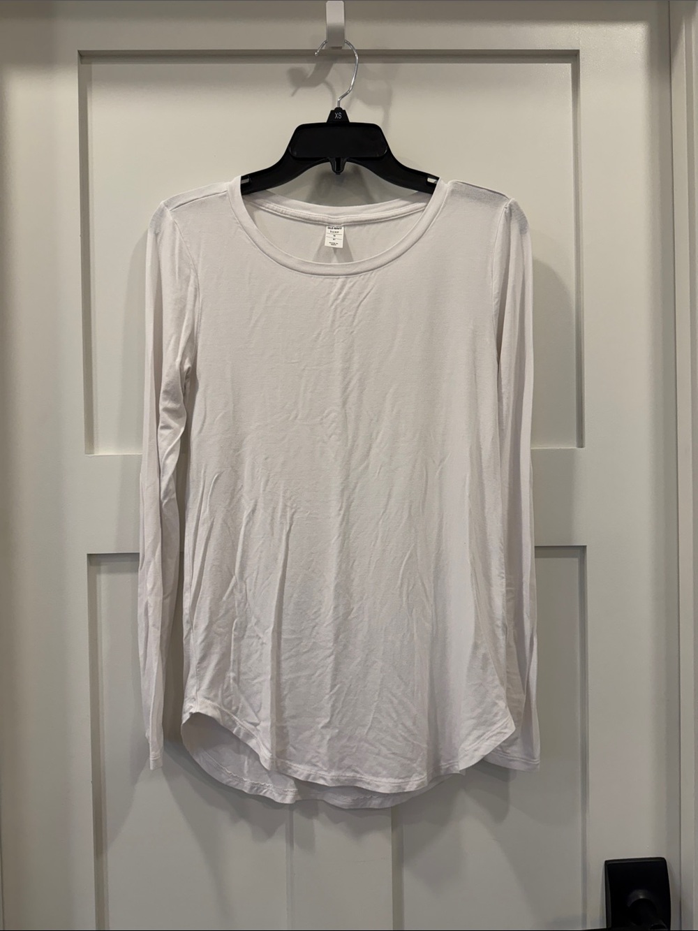Old Navy White Long-Sleeve Scoop Neck Tee